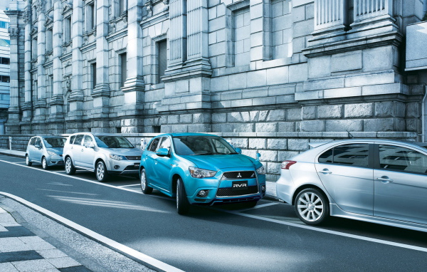 Mitsubishi RVR на паркинге