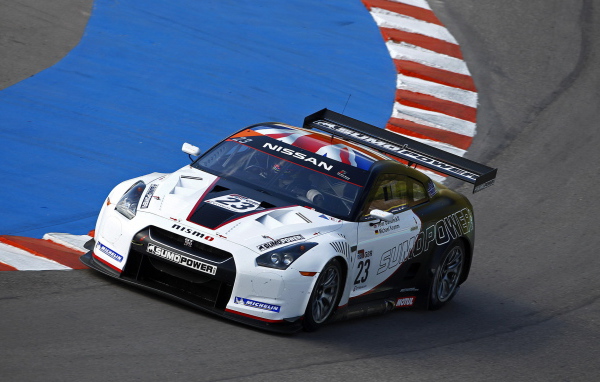 2010-Nissan-GT-R-Racing