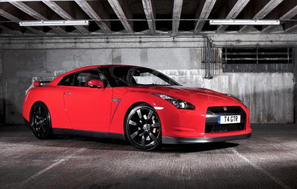 Nissan-GT-R