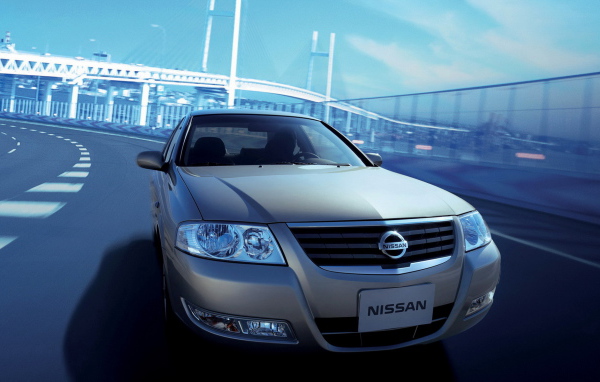 Ниссан Санни в движении