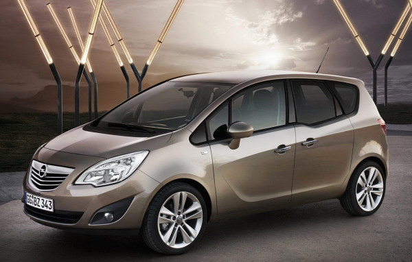 Опель Мерива на рассвете