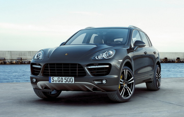 Порше Кайен на пристани