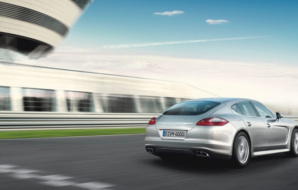 Порше Панамера на трэке