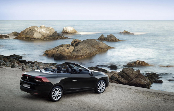 Renault Megane Coupe Cabriolet на побережье