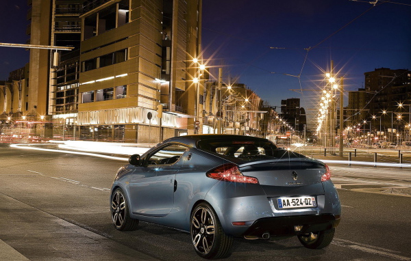 Renault Wind движение по ночному городу