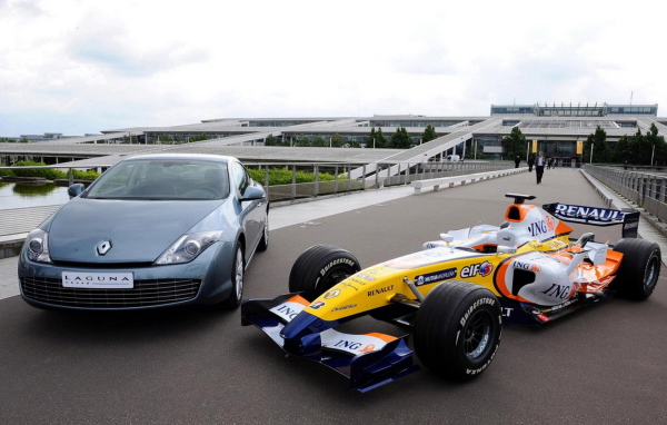 Renault Laguna Coupe мощь и грация спортивного болида