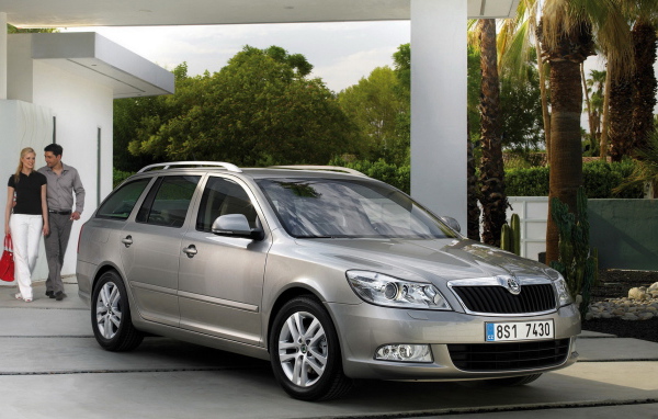 Skoda Octavia уезжая из дома