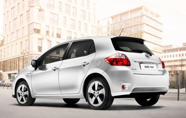 Тойота Аурис свой в городе