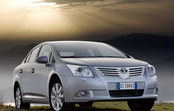 Toyota Avensis на возвышенности