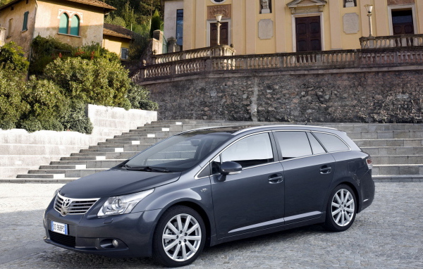 Тойота Авенсис Вагон