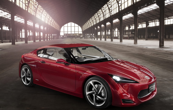 Toyota FT-86 на вокзале