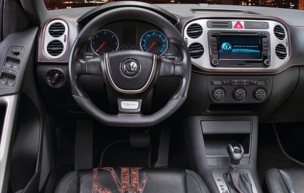 Кожаный салон автомобиля