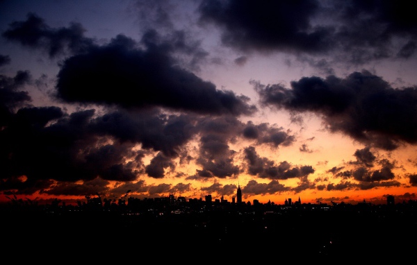 Поздний городской вечер