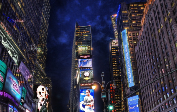 Ночной свет мегаполиса