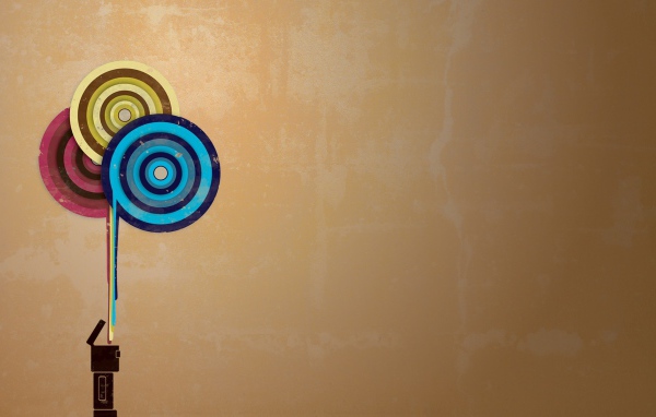 Ребенок с воздушными шариками