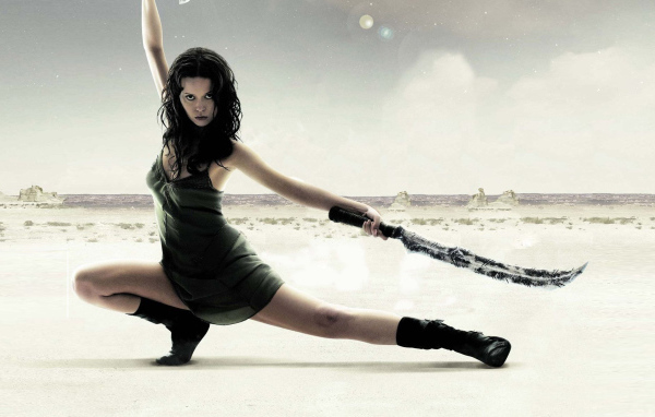 Девушка с мечом