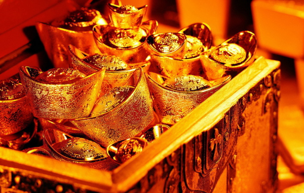 Сундук с золотыми вещами