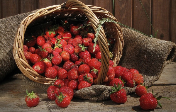 Корзинка клубники