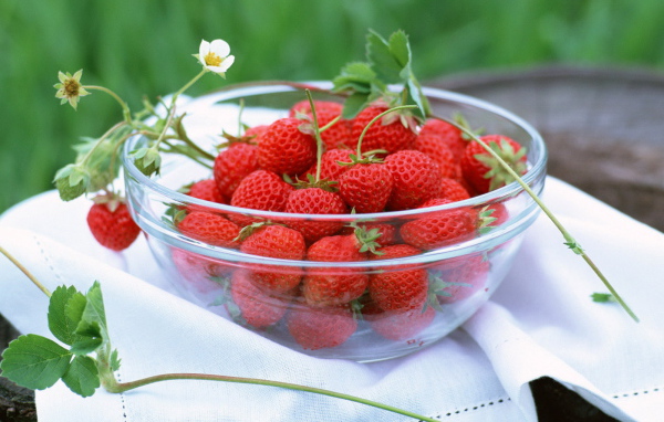 Чашка сладкой ягоды