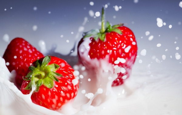 Клубника с молоком