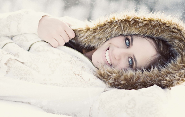 Девушка на снегу