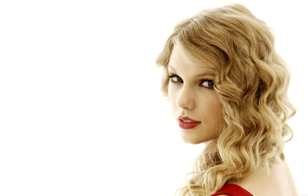 Белокурая модель Тэйлор Свифт
