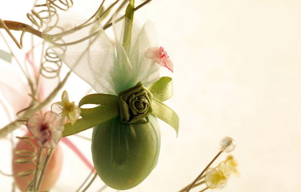 Яйцо на веточке