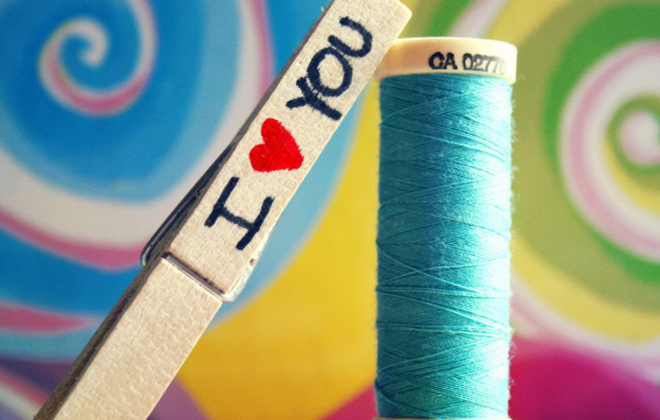 Нитки и прищепка