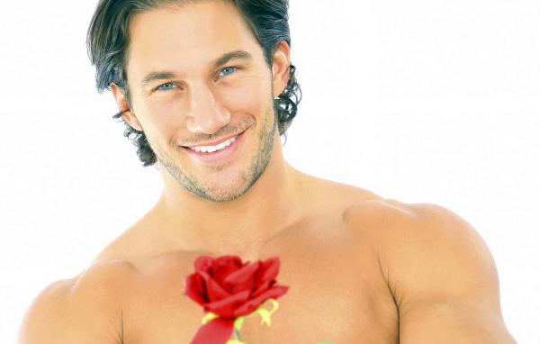 Мужчина с цветком