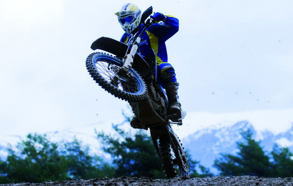 Хьюзаберг FX450 в прыжке