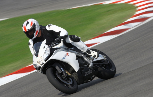 Aprilia RSV4 R