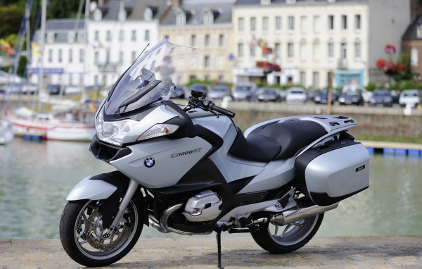 БМВ Р 1200 на пристани