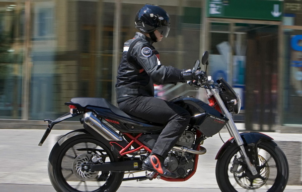 Дерби Мулачен в движении