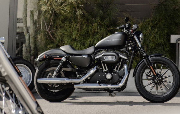 Харлей Девидсон 883