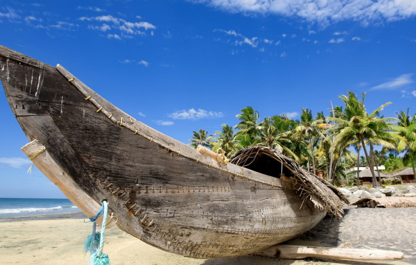 Каноэ на пляже