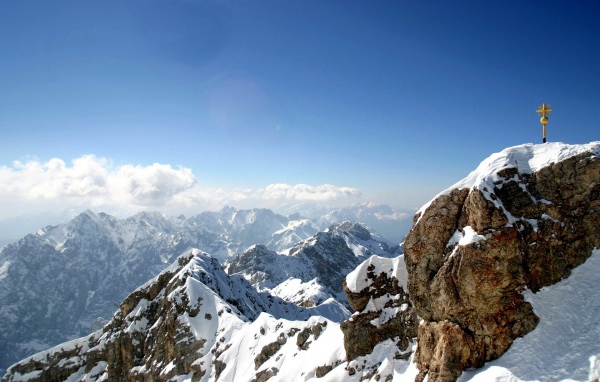 На вершине горной гряды