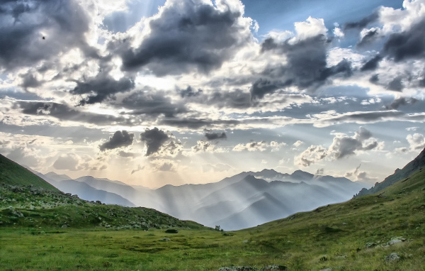 Горы на горизонте