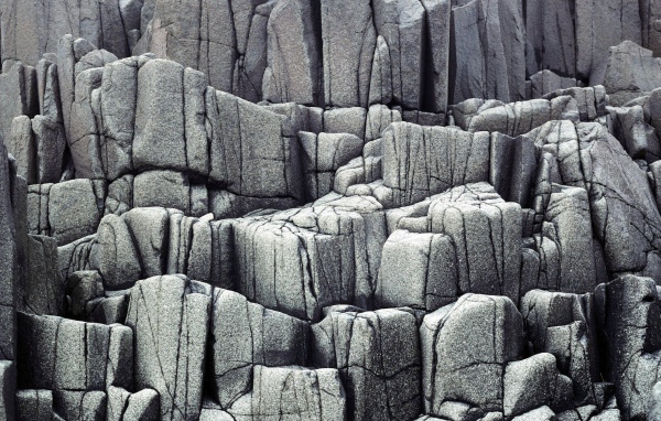 Скалы покрытые инеем