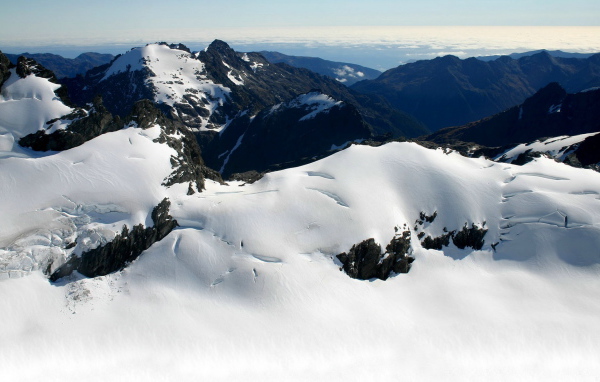 Снег, горы и небо