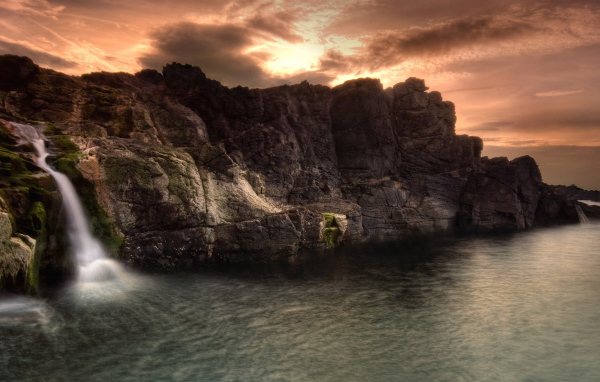 Высокий скальный берег