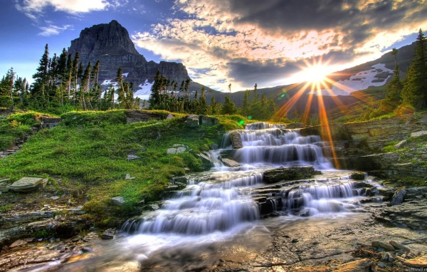 Горы и ручей