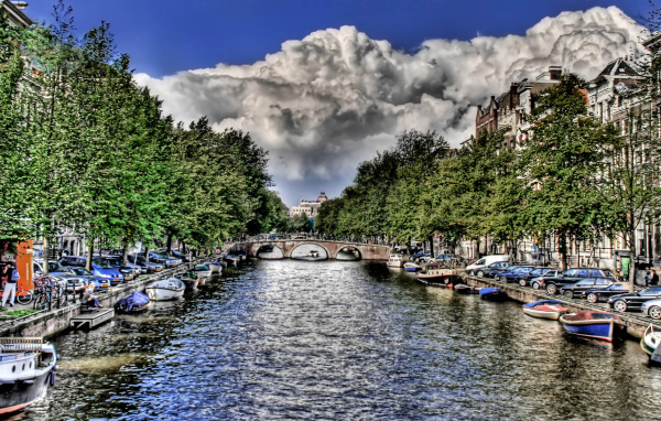 Река в городе