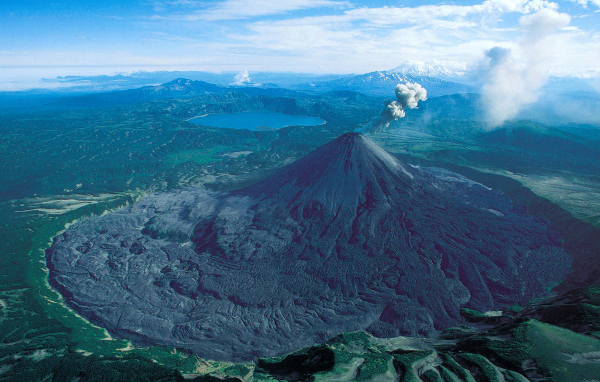 Огромный вулкан