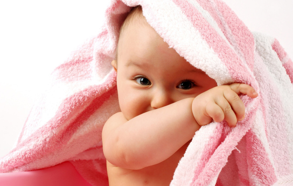 Малыш под одеялом