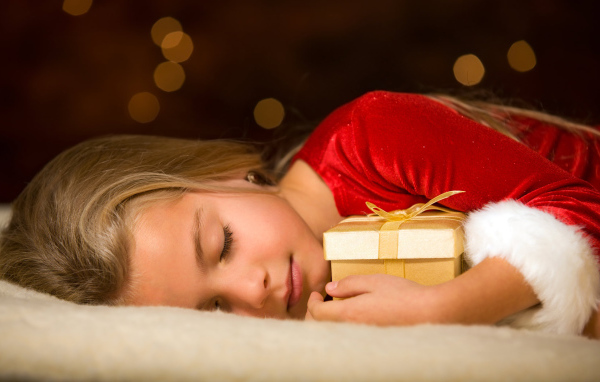 Уснувшая девочка