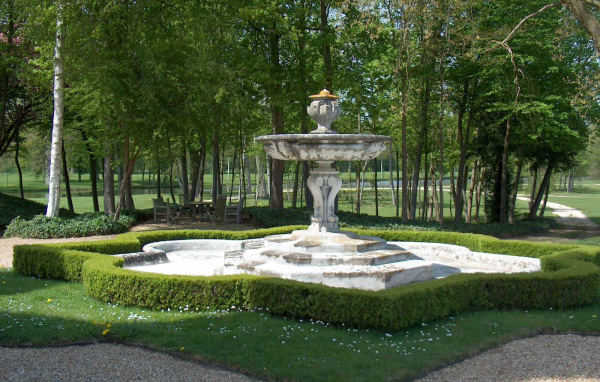 Фонтан в парке