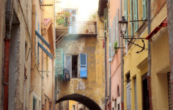 Узкая улица