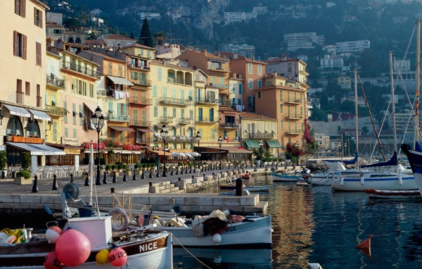 Лодки на берегу