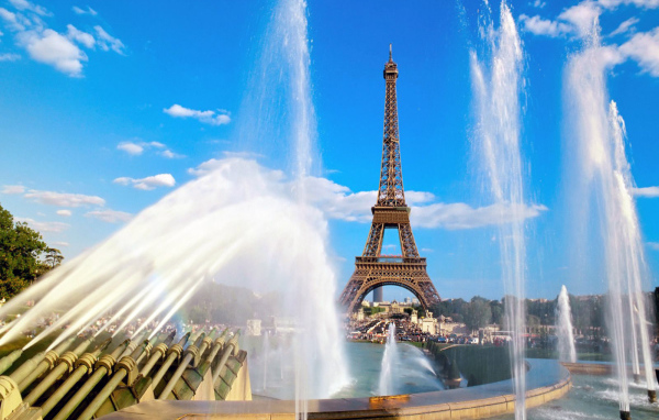 Фонтаны и Эйфелева башня
