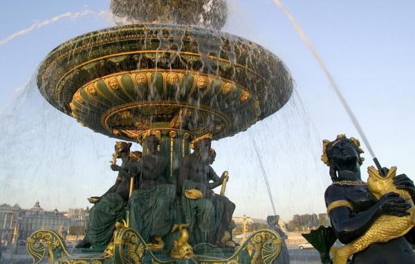 Париж, фонтан на Площади Согласия